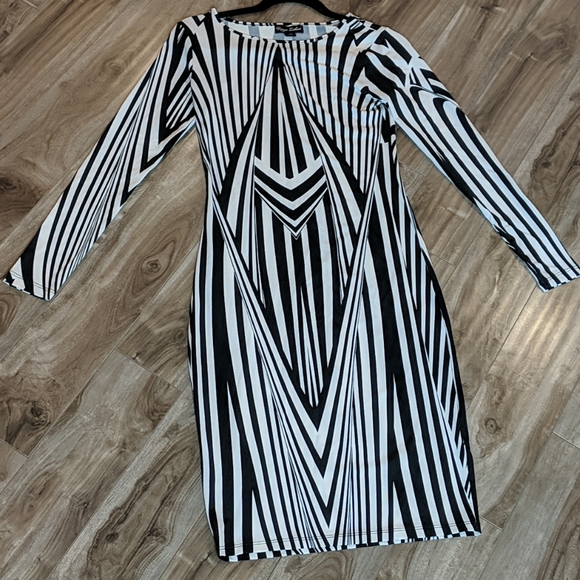 ❄️3/$25 RIVER ISLAND Black and White Mod Dress - Picture 2 of 5